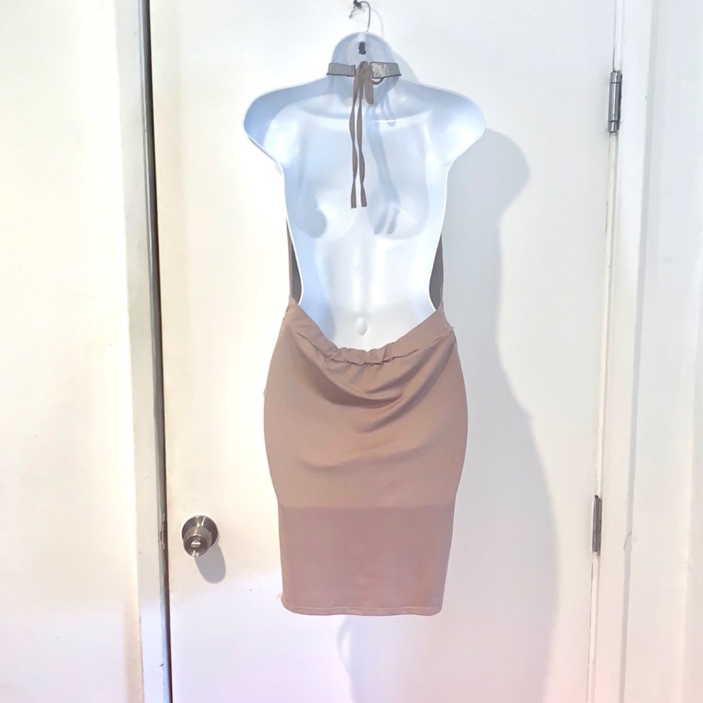 Backless Dress - Picture 4 of 4